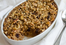 Baked-Oatmeal-with-Apples-and-Raisins